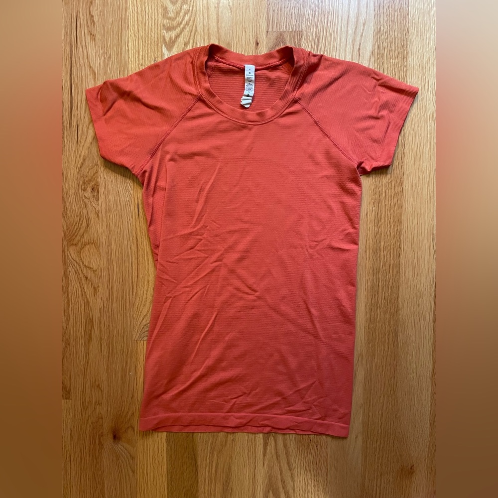 Lululemon Swiftly Tech Short Sleeved Shirt, Size 6